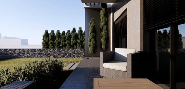 Moderná kancelária v minimalistickom štýle s elegantnými pracovnými stolmi a prírodnými materiálmi.